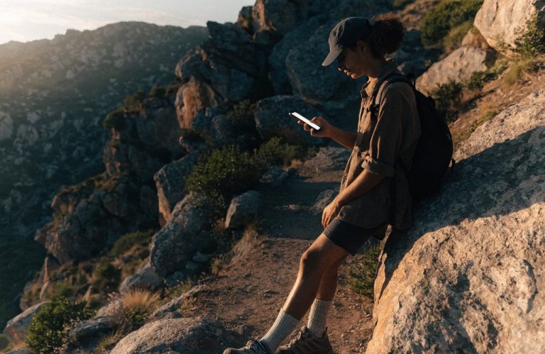 Měření terénu mobilním telefonem: Jak daleko dosahuje GPS?